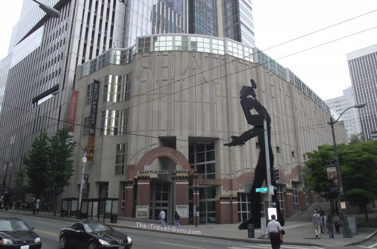 Hammering Man Seattle Art Museum