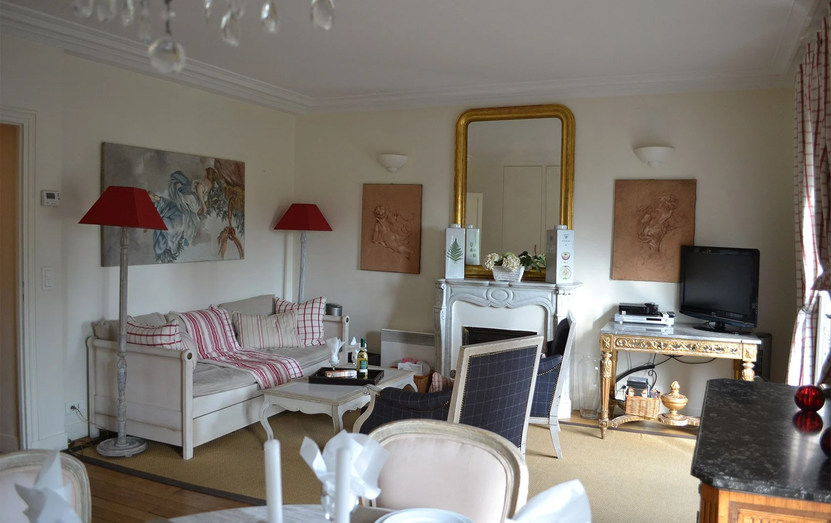Small French Apartments Are Stylish And Efficient!